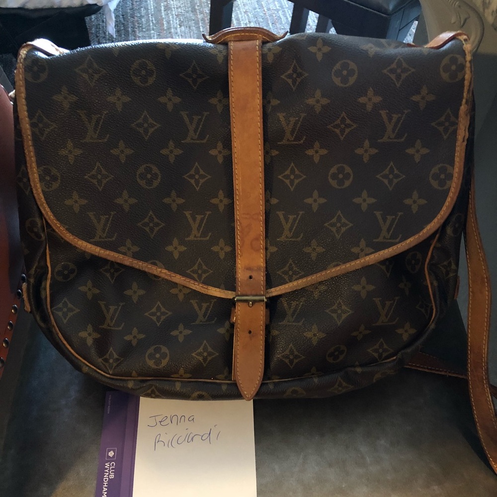 Louis Vuitton GUC SAUMUR 35 with dustbag